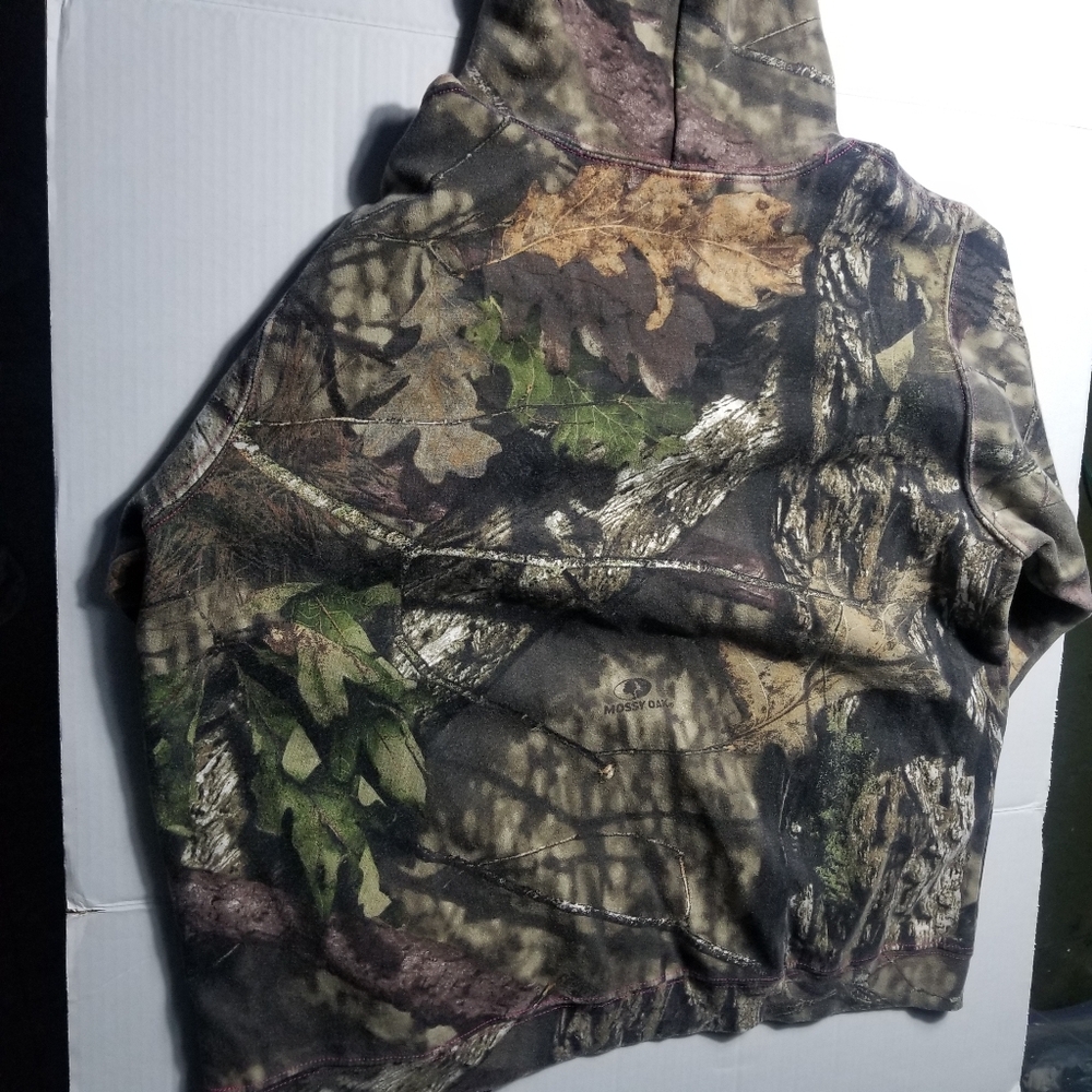 LIKE NEW MOSSY OAK WOMEN'S CAMOUFLAGE AND PINK HOODIE SIZE LARGE - Picture 10 of 12